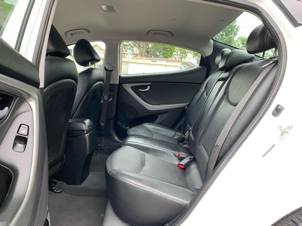 Hyundai Elantra SE 6AT 2015
