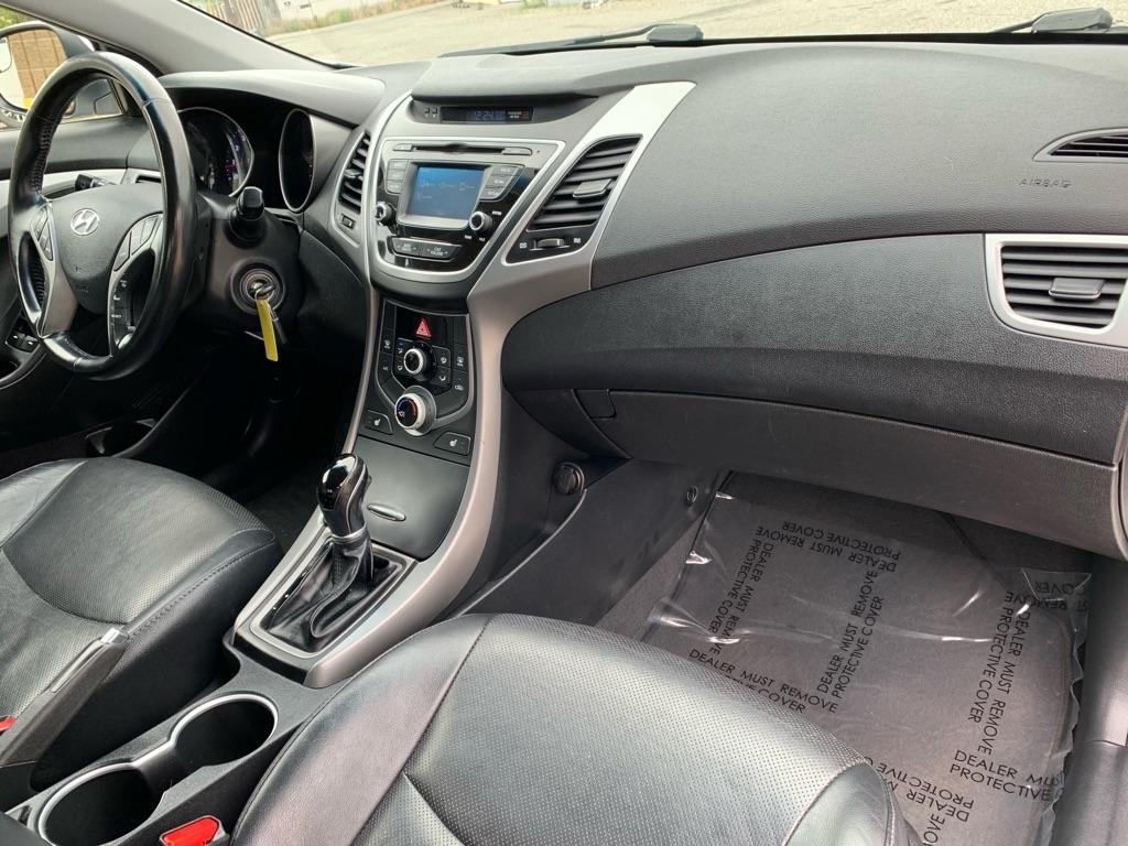 Hyundai Elantra SE 6AT 2015