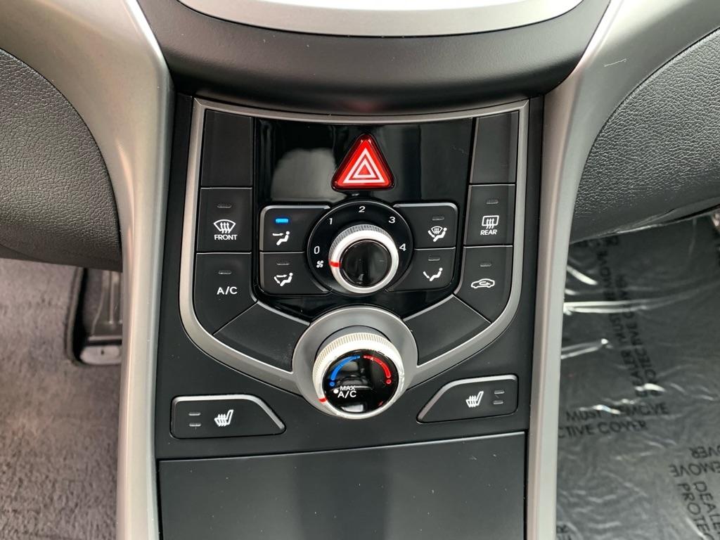 Hyundai Elantra SE 6AT 2015