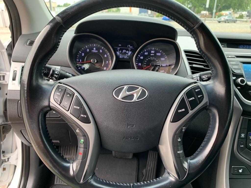 Hyundai Elantra SE 6AT 2015
