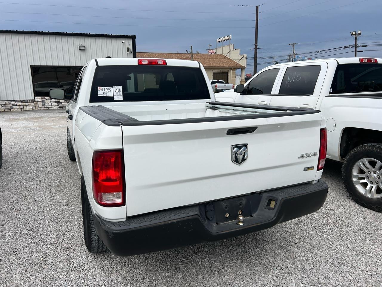 RAM 1500 Tradesman Crew Cab SWB 4WD 2016