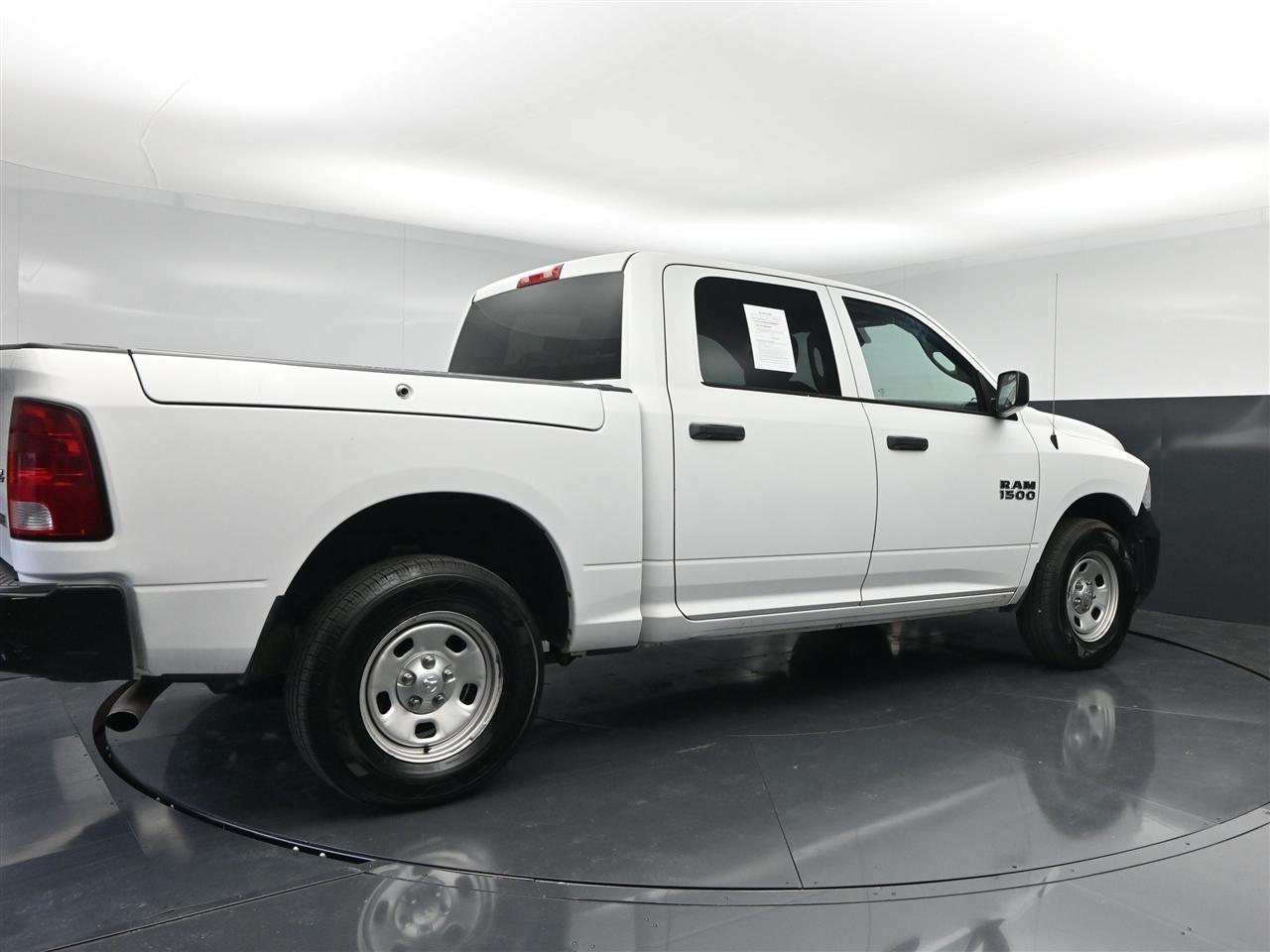 RAM 1500 Tradesman Crew Cab SWB 4WD 2016