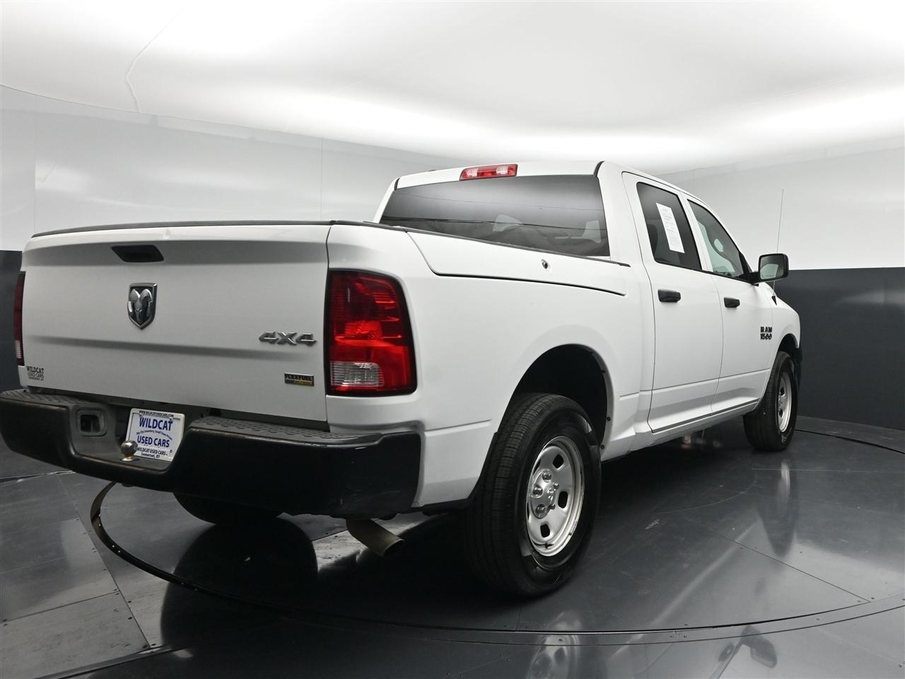 RAM 1500 Tradesman Crew Cab SWB 4WD 2016
