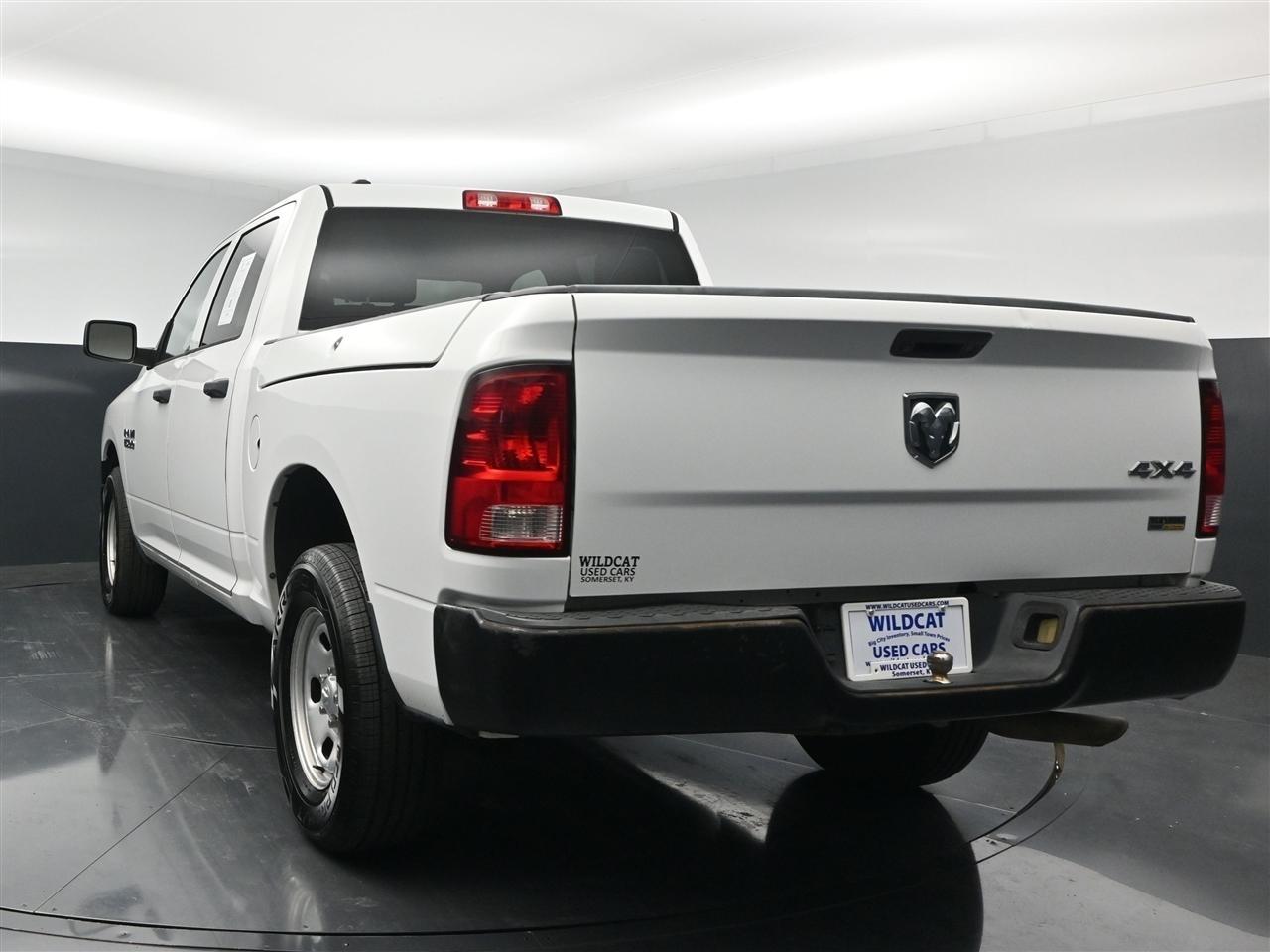 RAM 1500 Tradesman Crew Cab SWB 4WD 2016