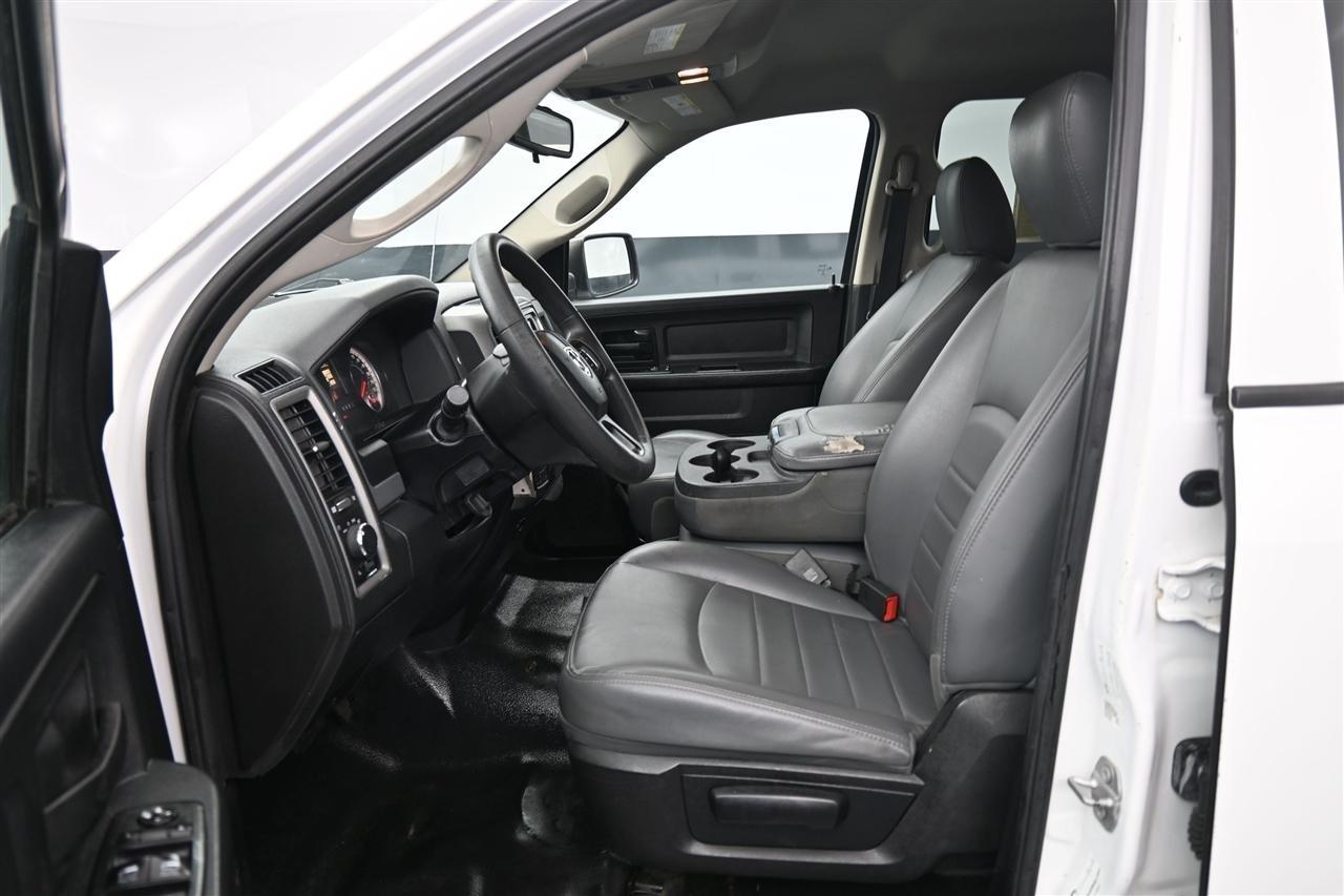 RAM 1500 Tradesman Crew Cab SWB 4WD 2016