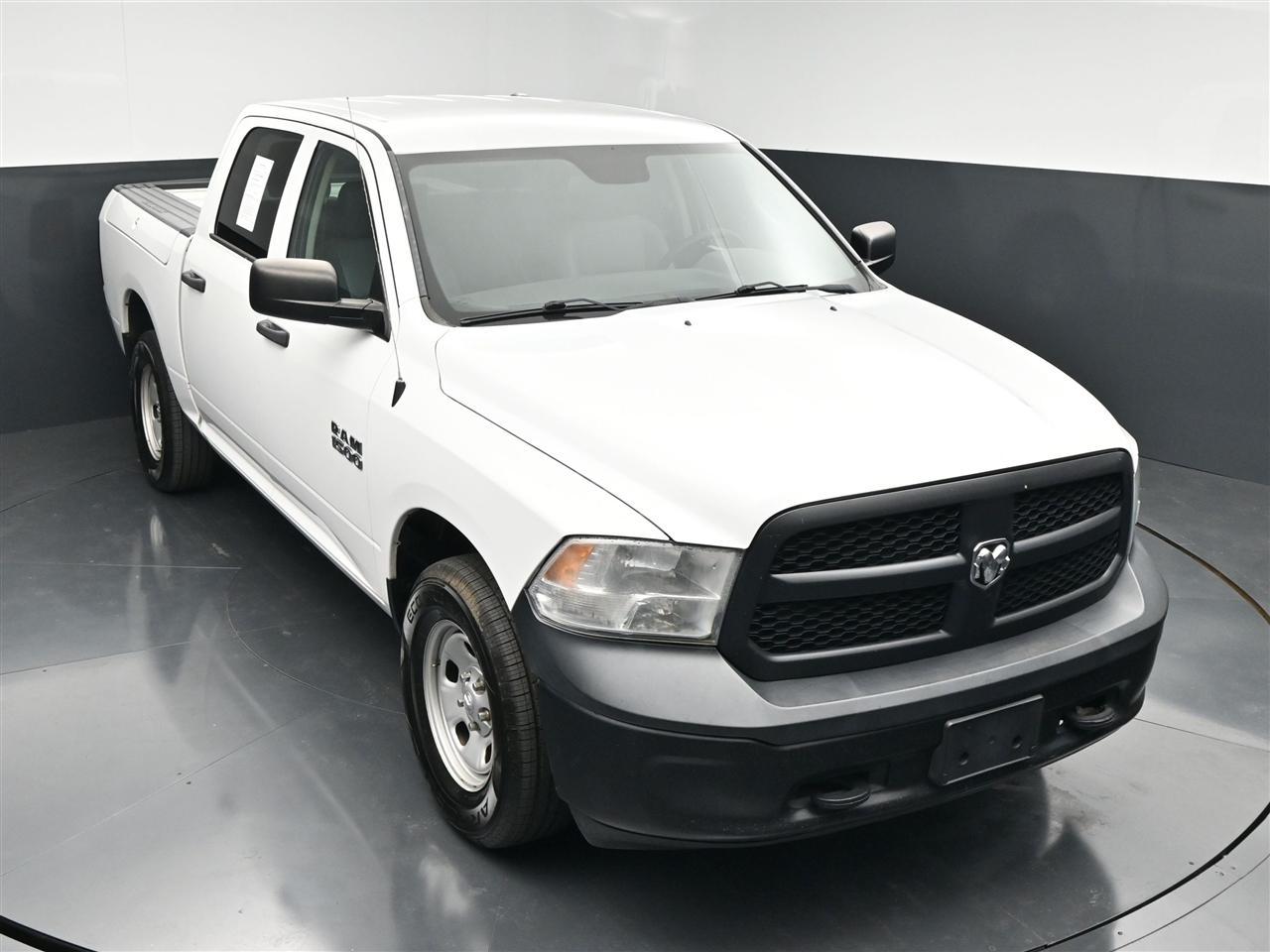 RAM 1500 Tradesman Crew Cab SWB 4WD 2016