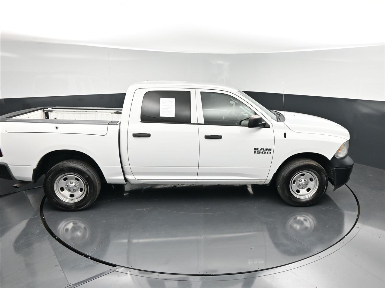 RAM 1500 Tradesman Crew Cab SWB 4WD 2016