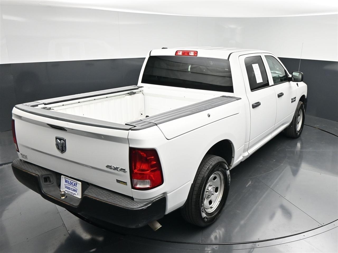 RAM 1500 Tradesman Crew Cab SWB 4WD 2016