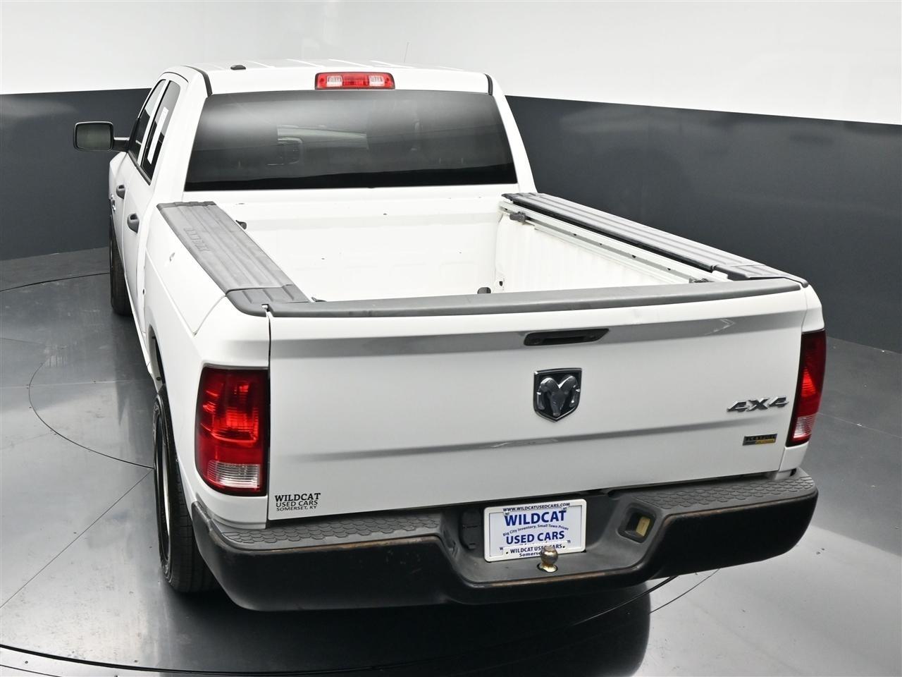 RAM 1500 Tradesman Crew Cab SWB 4WD 2016