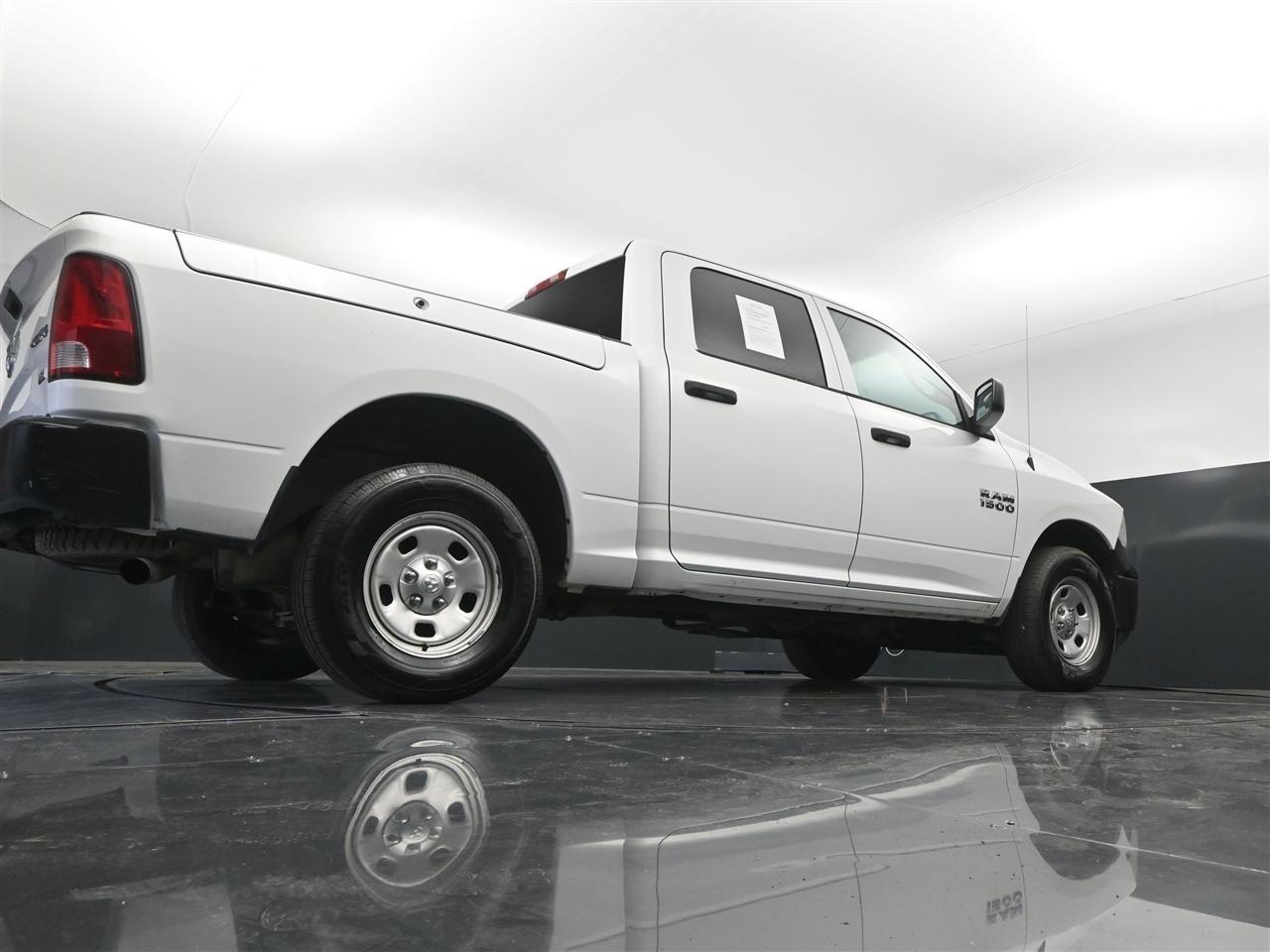 RAM 1500 Tradesman Crew Cab SWB 4WD 2016