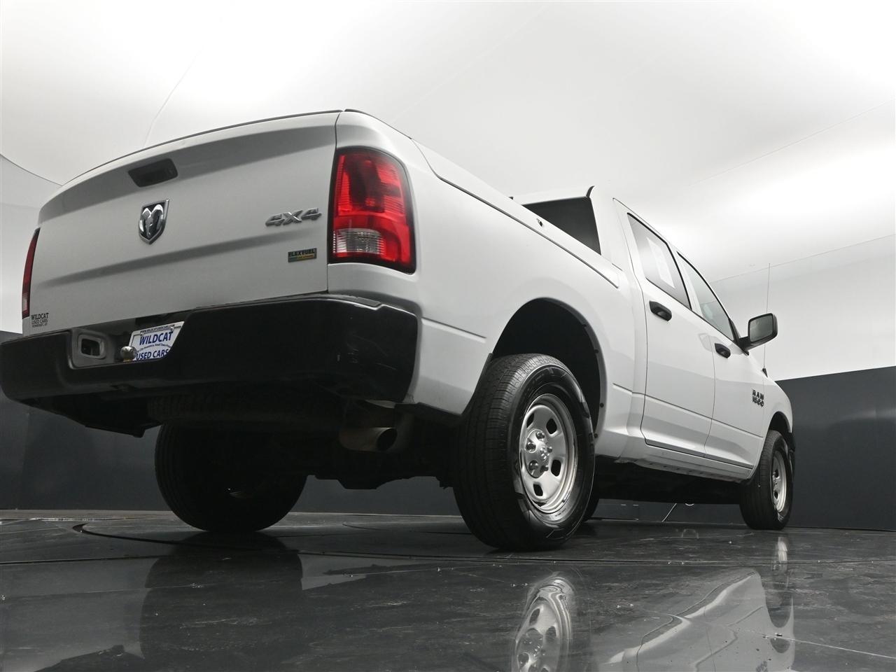 RAM 1500 Tradesman Crew Cab SWB 4WD 2016