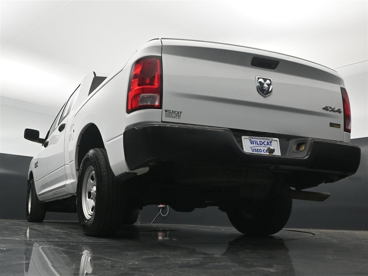 RAM 1500 Tradesman Crew Cab SWB 4WD 2016