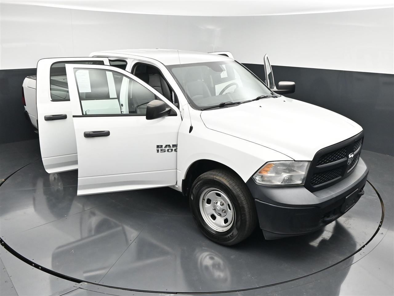 RAM 1500 Tradesman Crew Cab SWB 4WD 2016