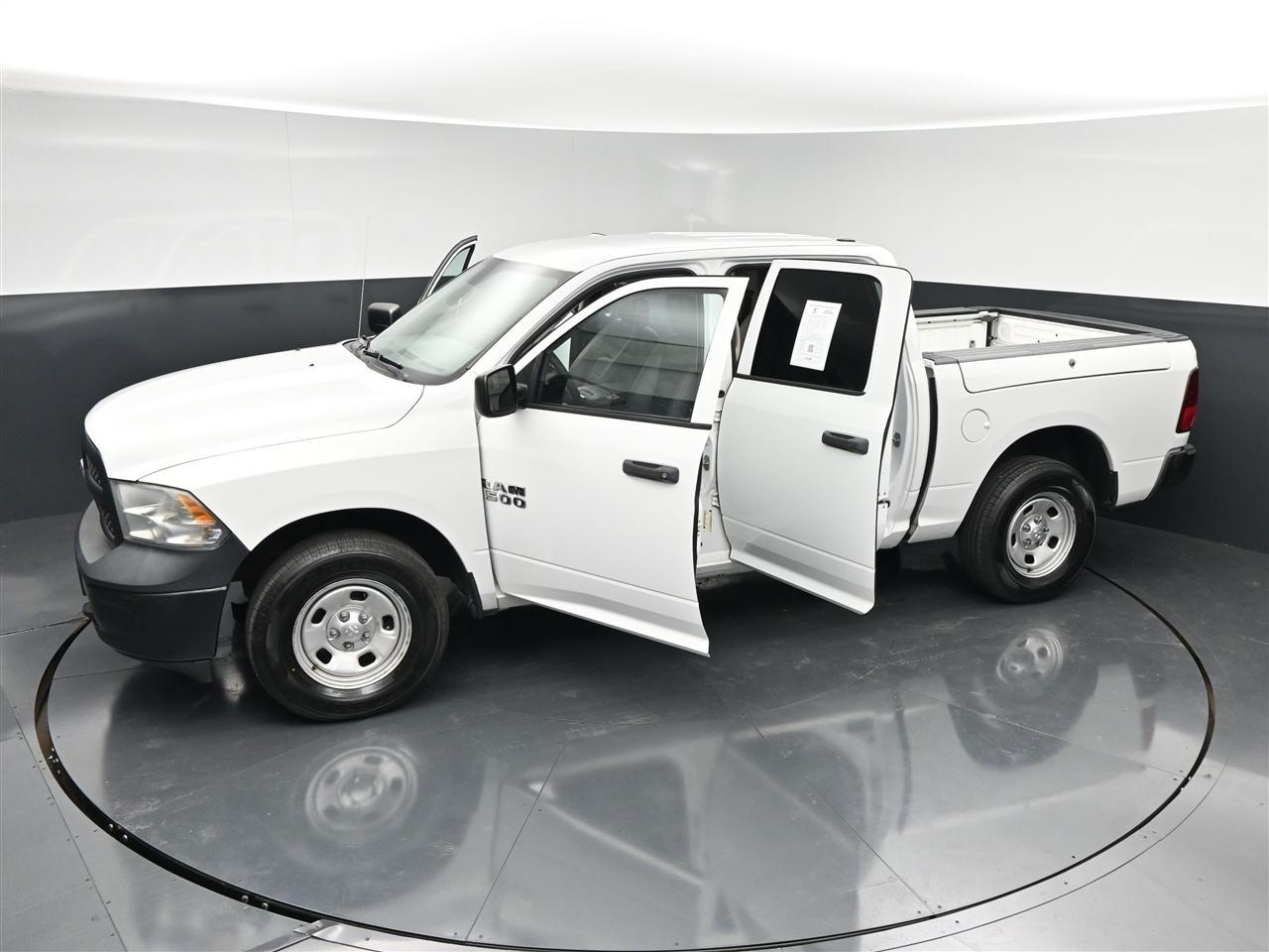 RAM 1500 Tradesman Crew Cab SWB 4WD 2016