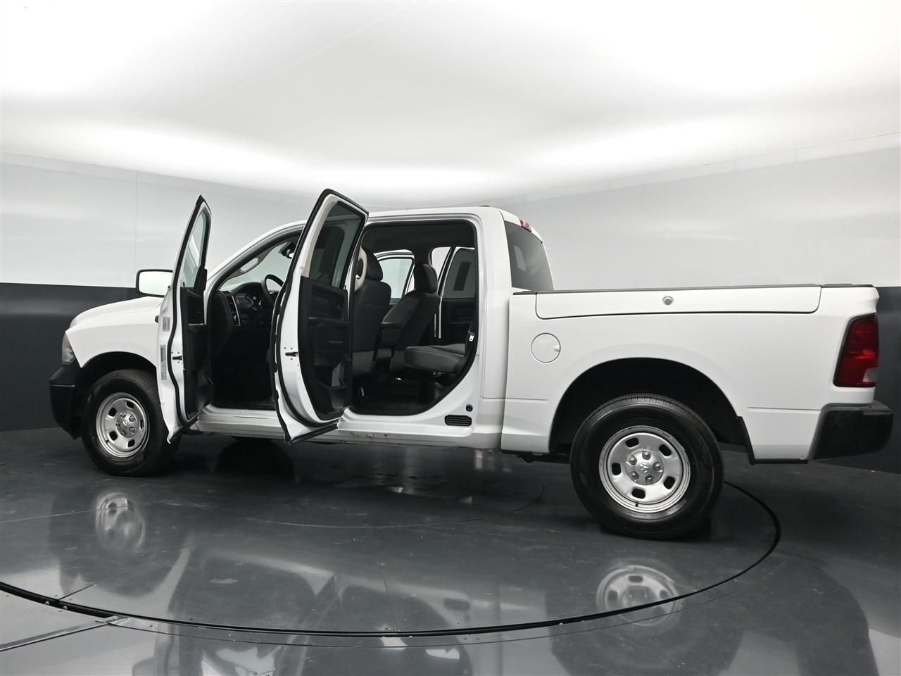 RAM 1500 Tradesman Crew Cab SWB 4WD 2016