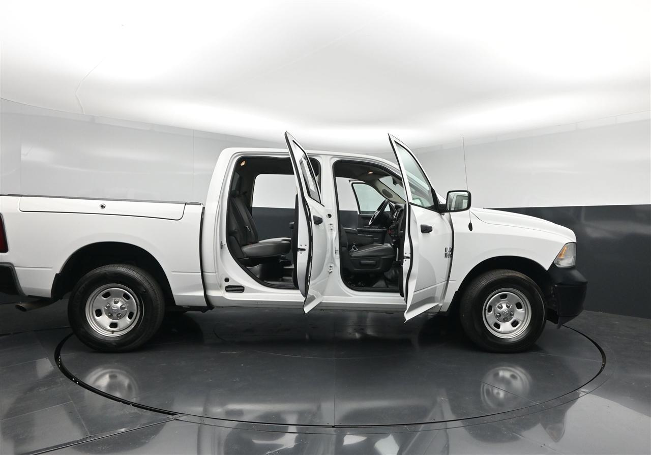 RAM 1500 Tradesman Crew Cab SWB 4WD 2016