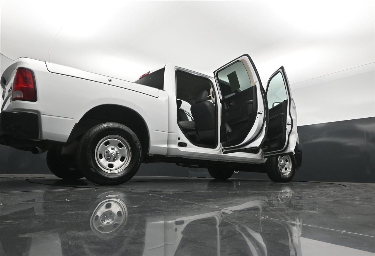 RAM 1500 Tradesman Crew Cab SWB 4WD 2016