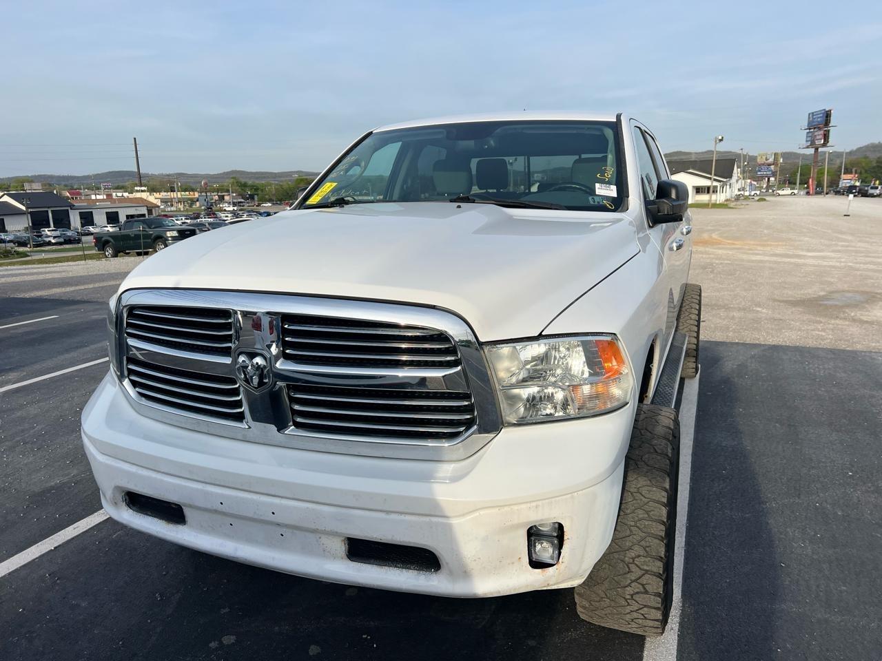 RAM 1500 SLT Crew Cab SWB 4WD 2015