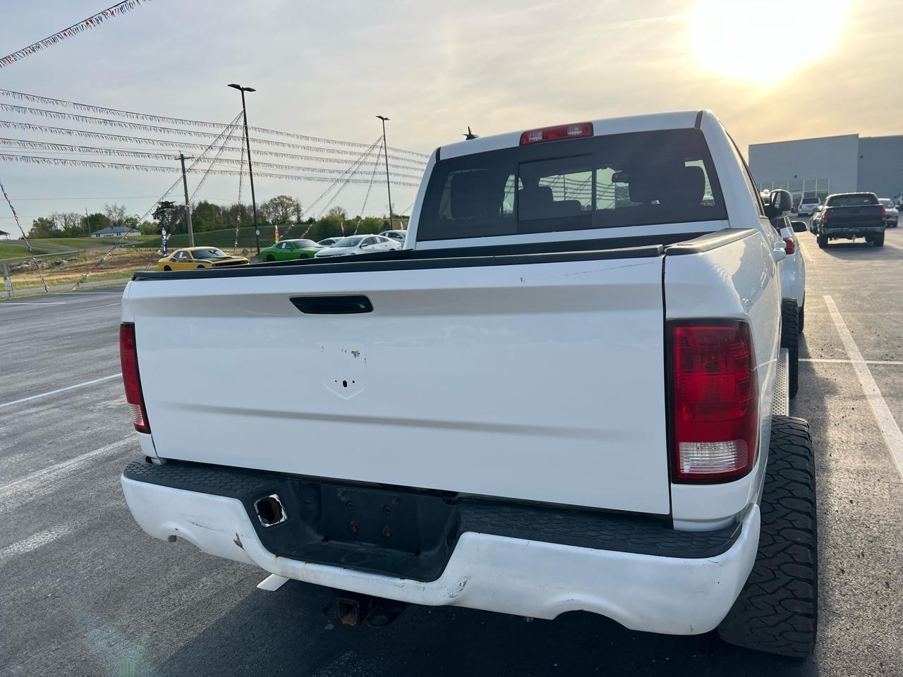 RAM 1500 SLT Crew Cab SWB 4WD 2015