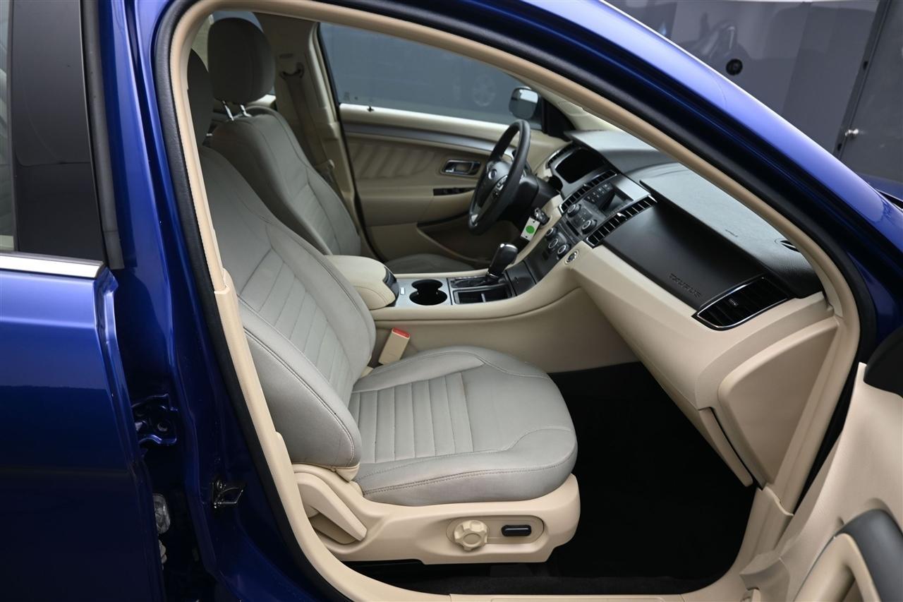 Ford Taurus SE FWD 2015