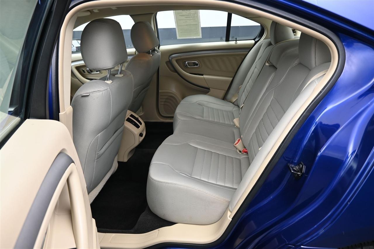 Ford Taurus SE FWD 2015