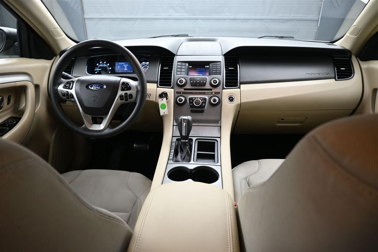 Ford Taurus SE FWD 2015