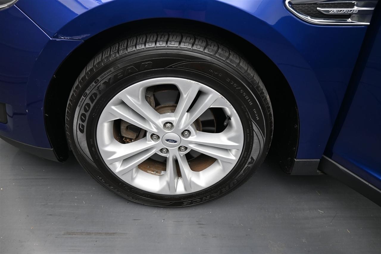 Ford Taurus SE FWD 2015