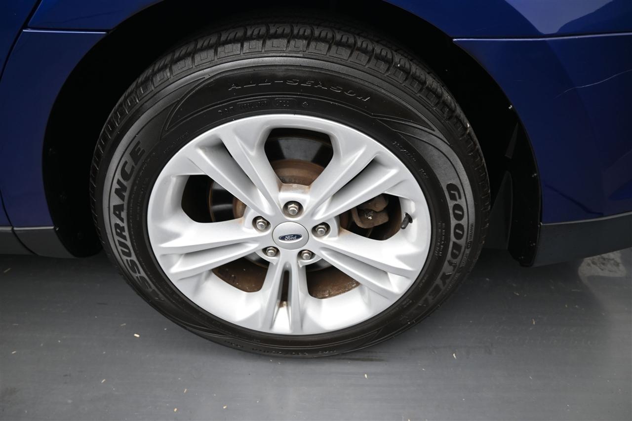 Ford Taurus SE FWD 2015