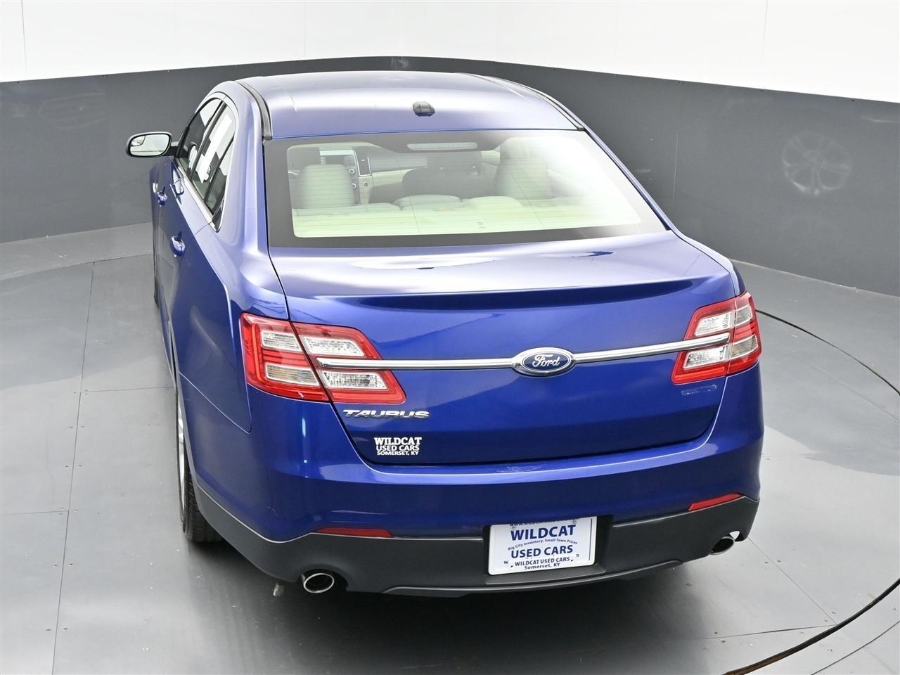 Ford Taurus SE FWD 2015