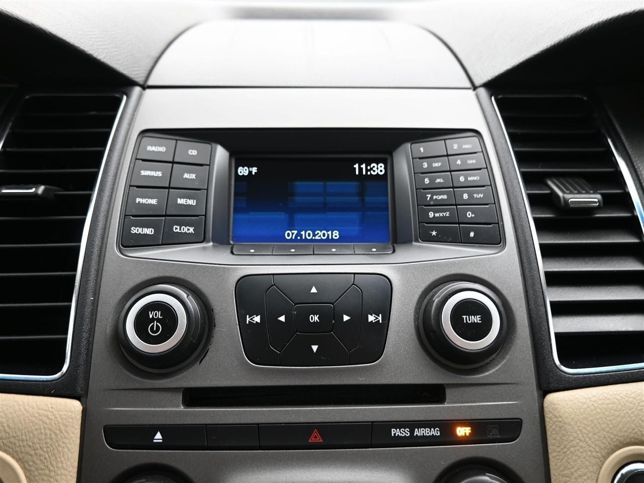 Ford Taurus SE FWD 2019