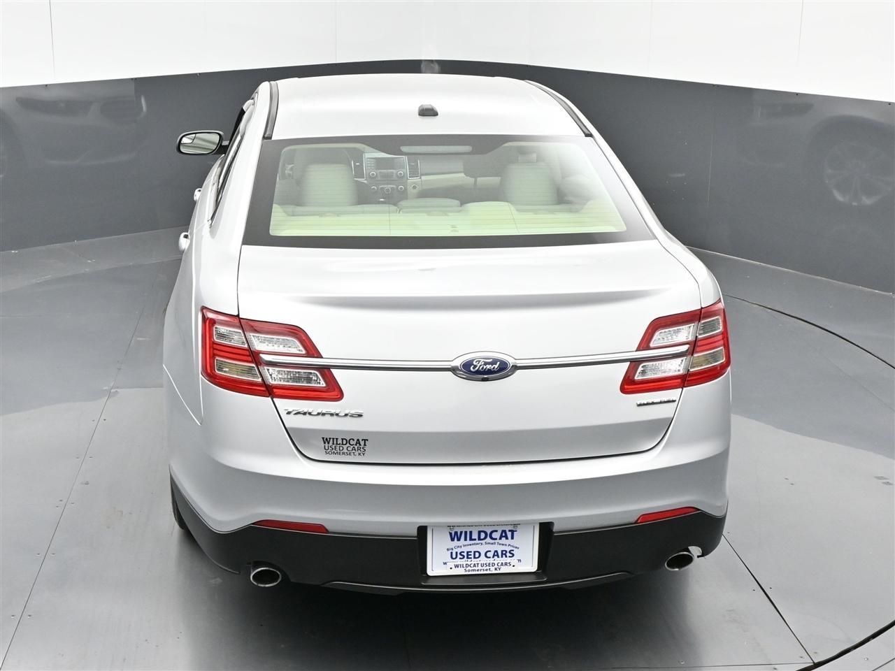 Ford Taurus SE FWD 2019