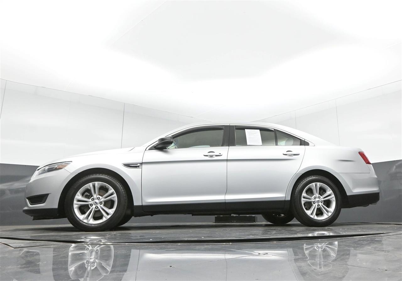Ford Taurus SE FWD 2019