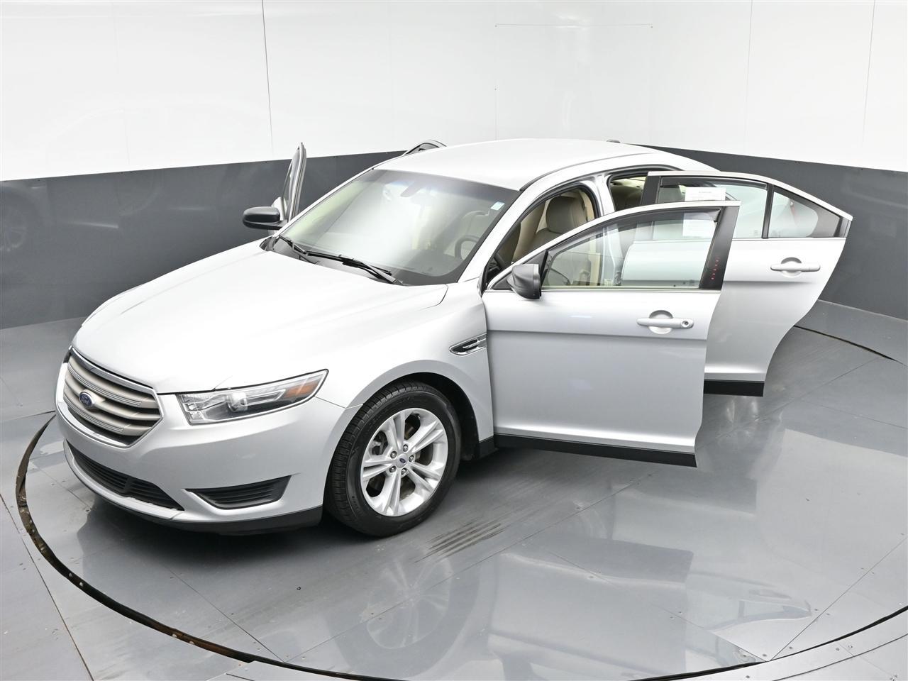 Ford Taurus SE FWD 2019