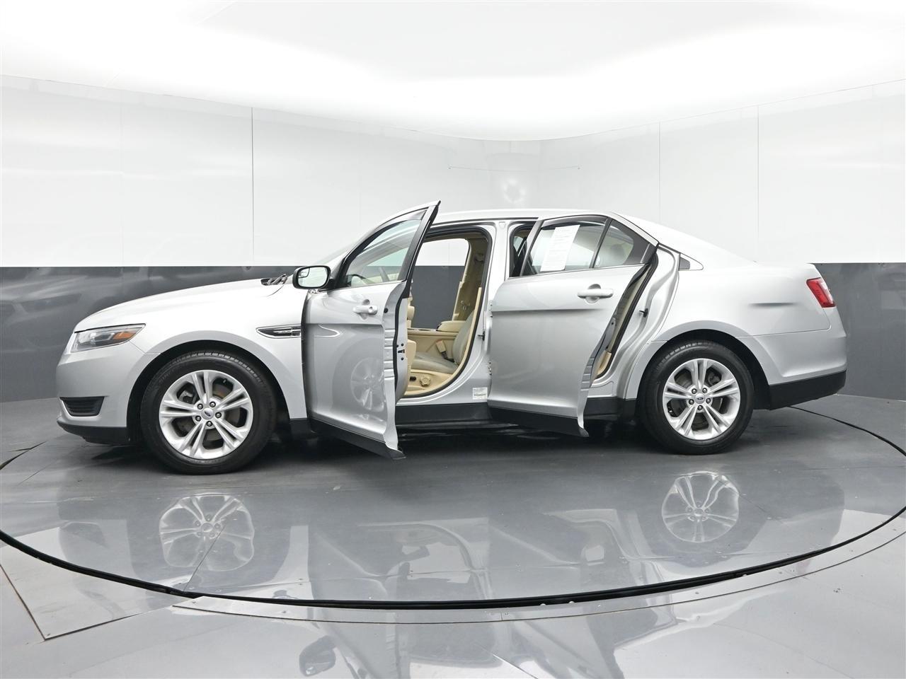Ford Taurus SE FWD 2019