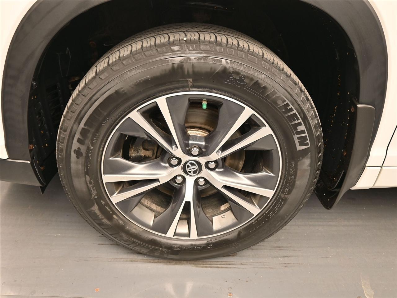 Toyota Highlander XLE AWD V6 2016