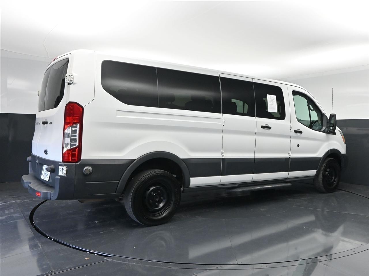 Ford Transit 350 Wagon Low Roof XLT 60/40 Pass. 148-in. WB 2015