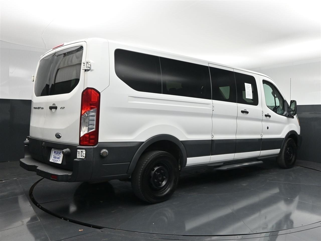 Ford Transit 350 Wagon Low Roof XLT 60/40 Pass. 148-in. WB 2015