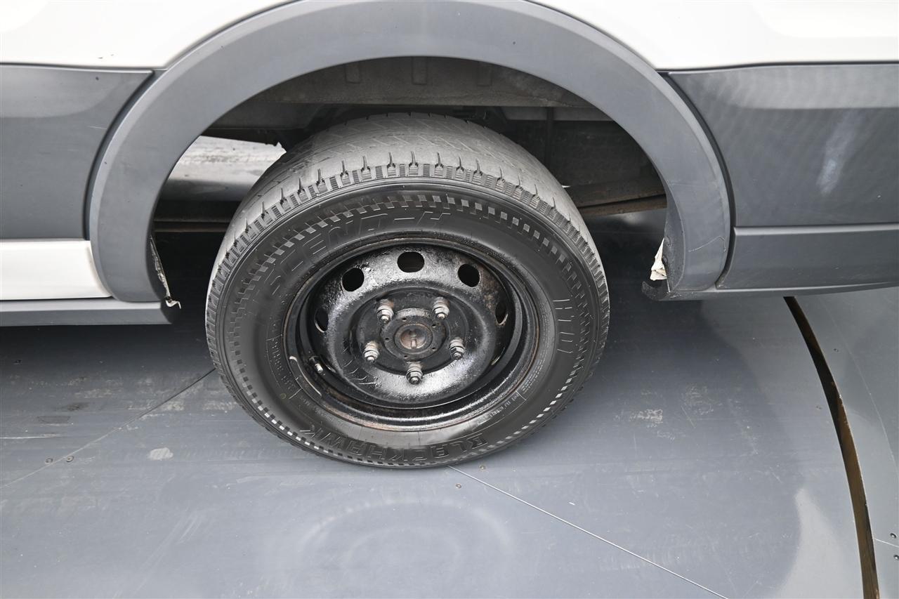 Ford Transit 350 Wagon Low Roof XLT 60/40 Pass. 148-in. WB 2015