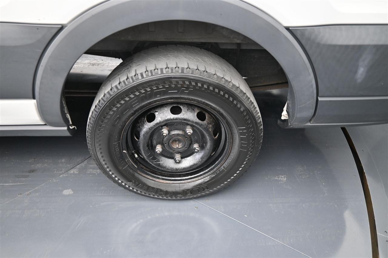Ford Transit 350 Wagon Low Roof XLT 60/40 Pass. 148-in. WB 2015