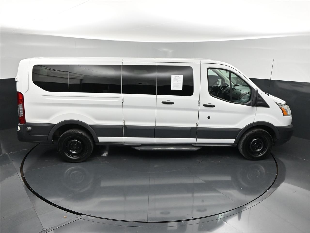 Ford Transit 350 Wagon Low Roof XLT 60/40 Pass. 148-in. WB 2015