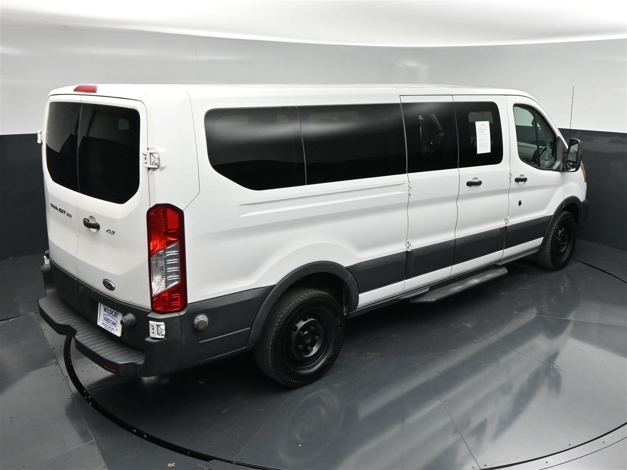 Ford Transit 350 Wagon Low Roof XLT 60/40 Pass. 148-in. WB 2015