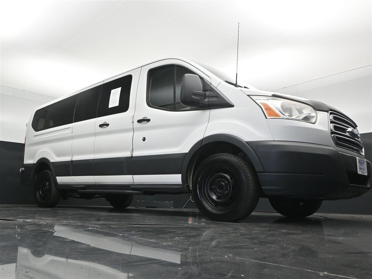 Ford Transit 350 Wagon Low Roof XLT 60/40 Pass. 148-in. WB 2015