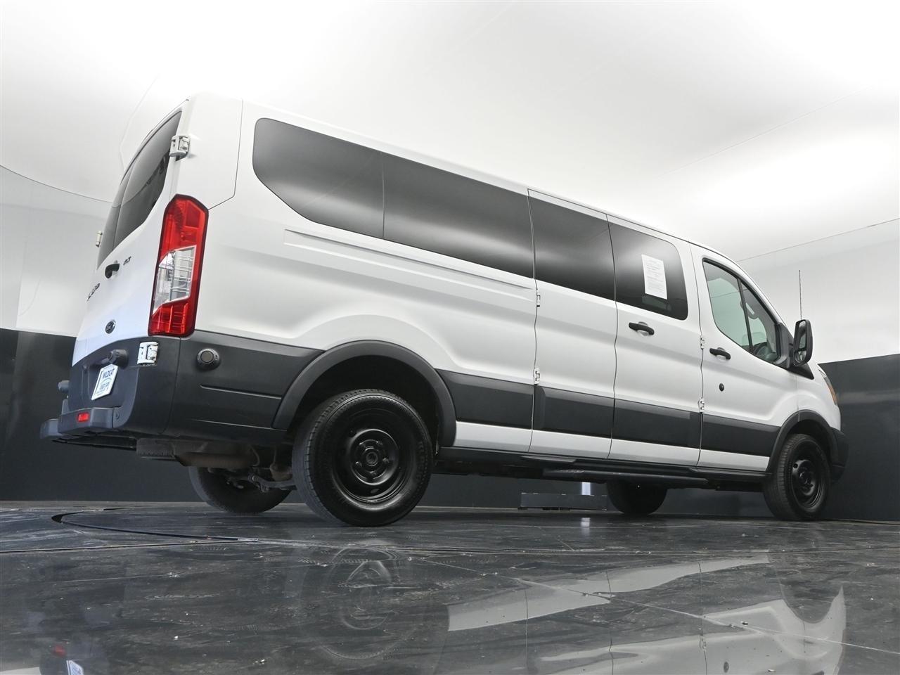Ford Transit 350 Wagon Low Roof XLT 60/40 Pass. 148-in. WB 2015