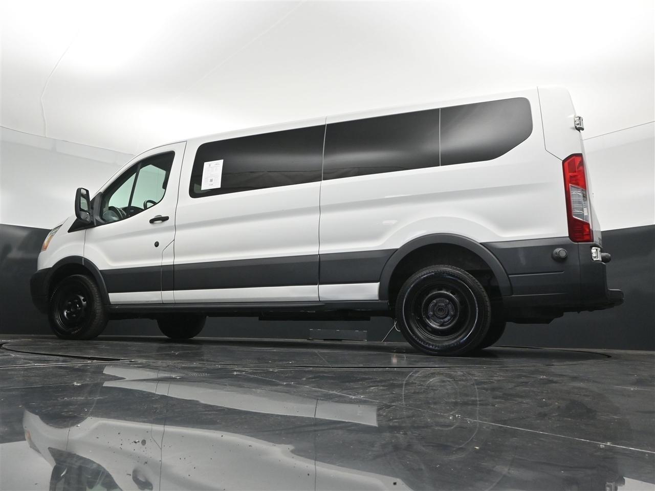 Ford Transit 350 Wagon Low Roof XLT 60/40 Pass. 148-in. WB 2015