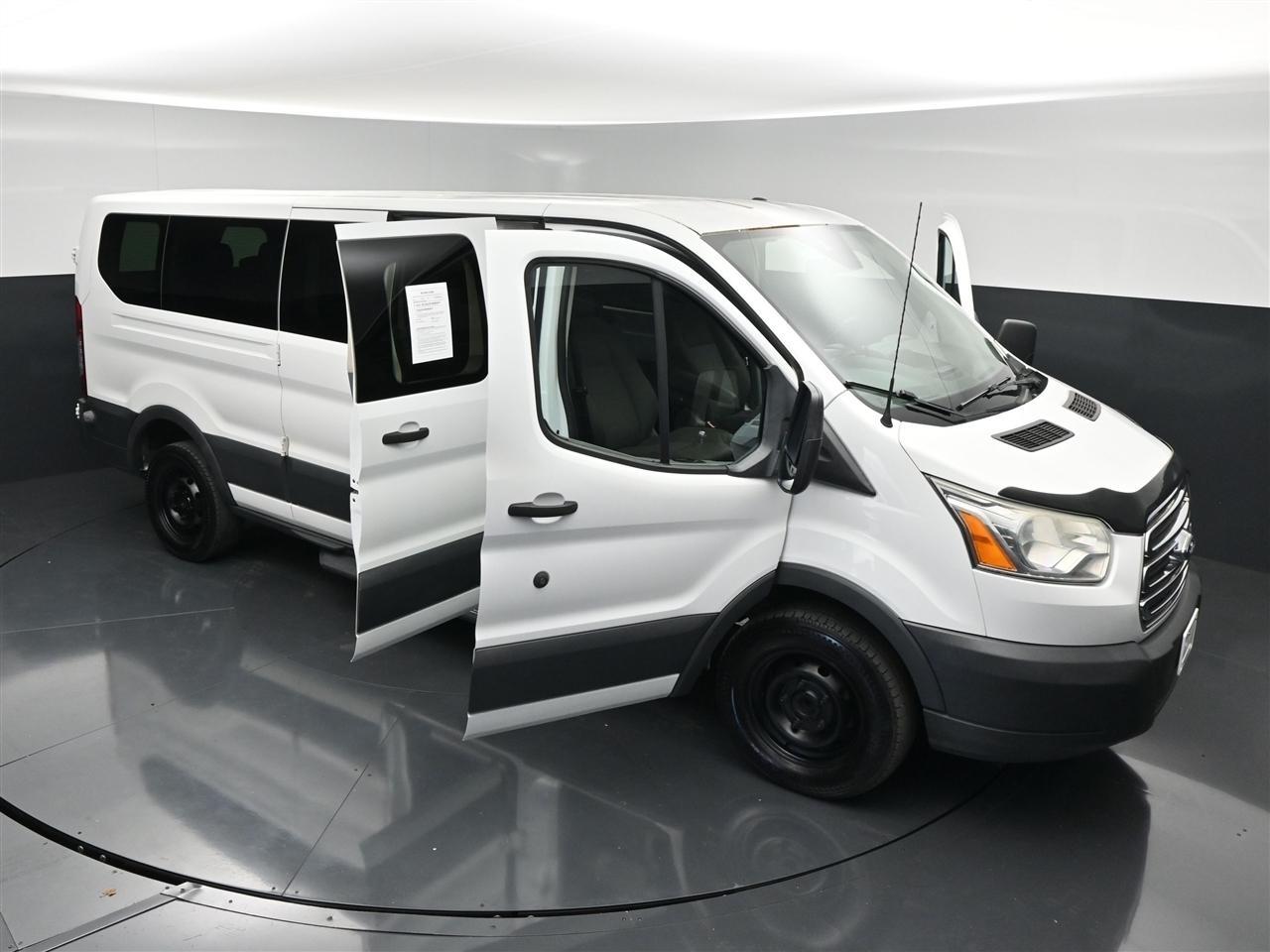 Ford Transit 350 Wagon Low Roof XLT 60/40 Pass. 148-in. WB 2015