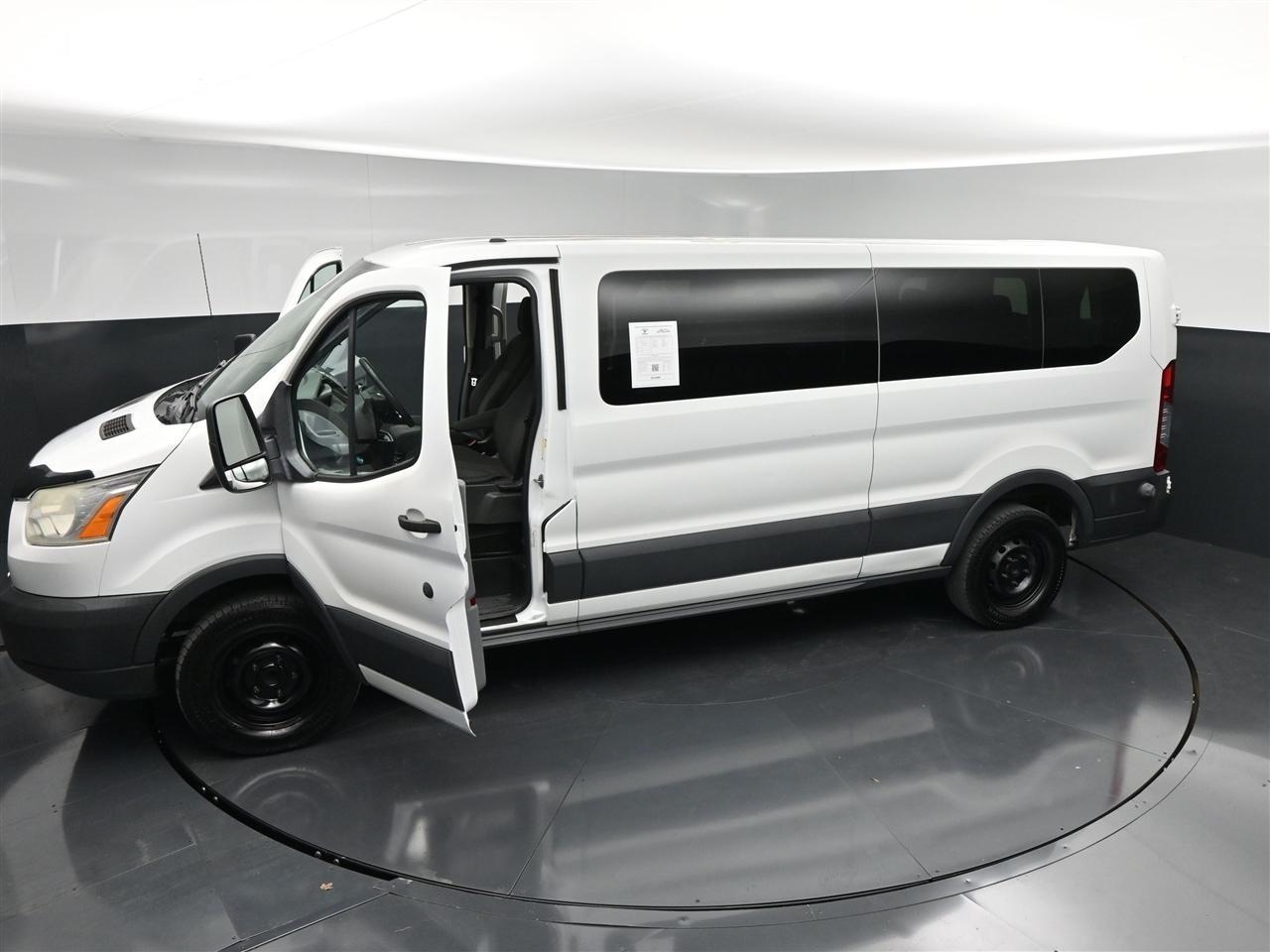 Ford Transit 350 Wagon Low Roof XLT 60/40 Pass. 148-in. WB 2015