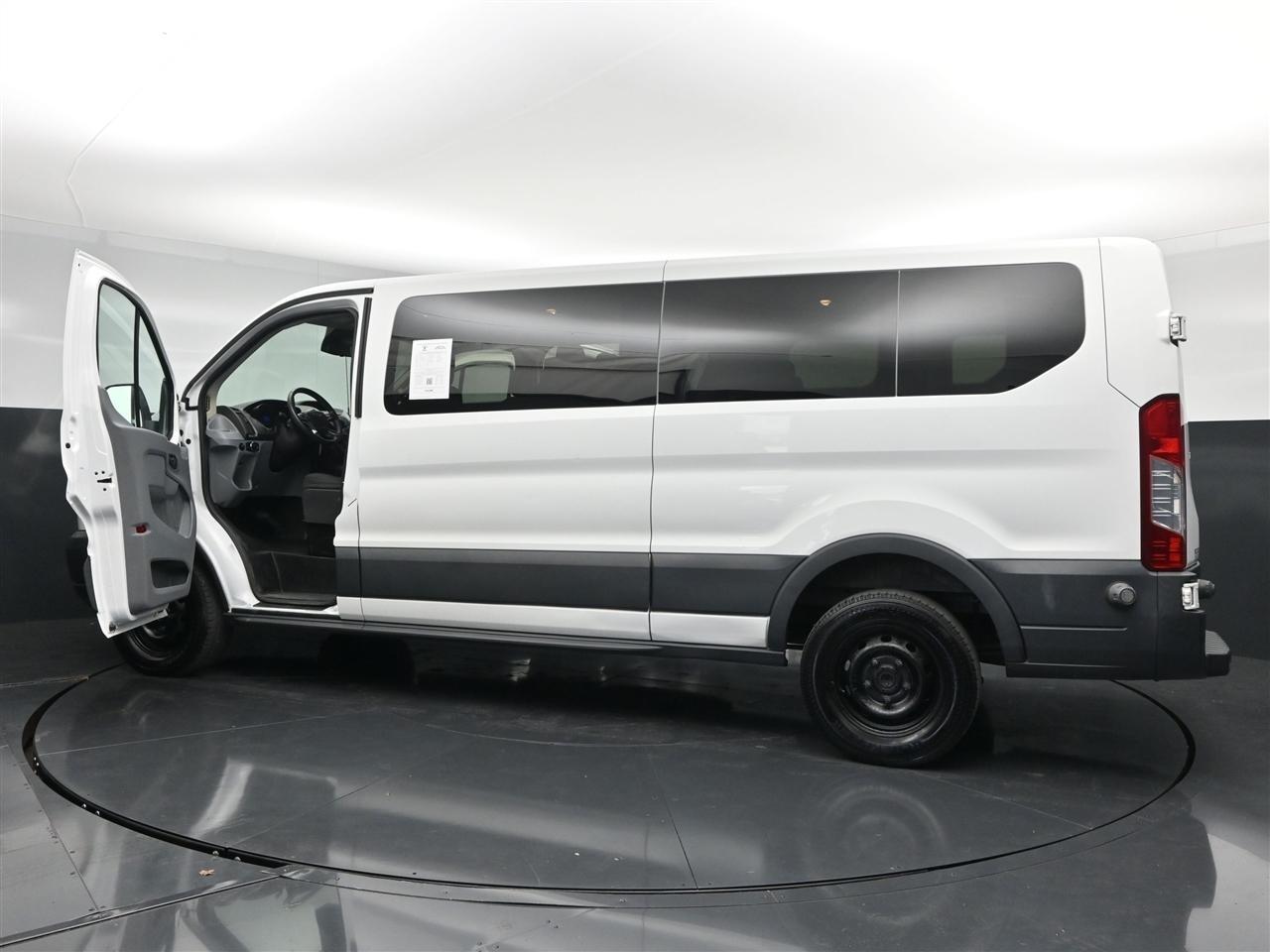 Ford Transit 350 Wagon Low Roof XLT 60/40 Pass. 148-in. WB 2015
