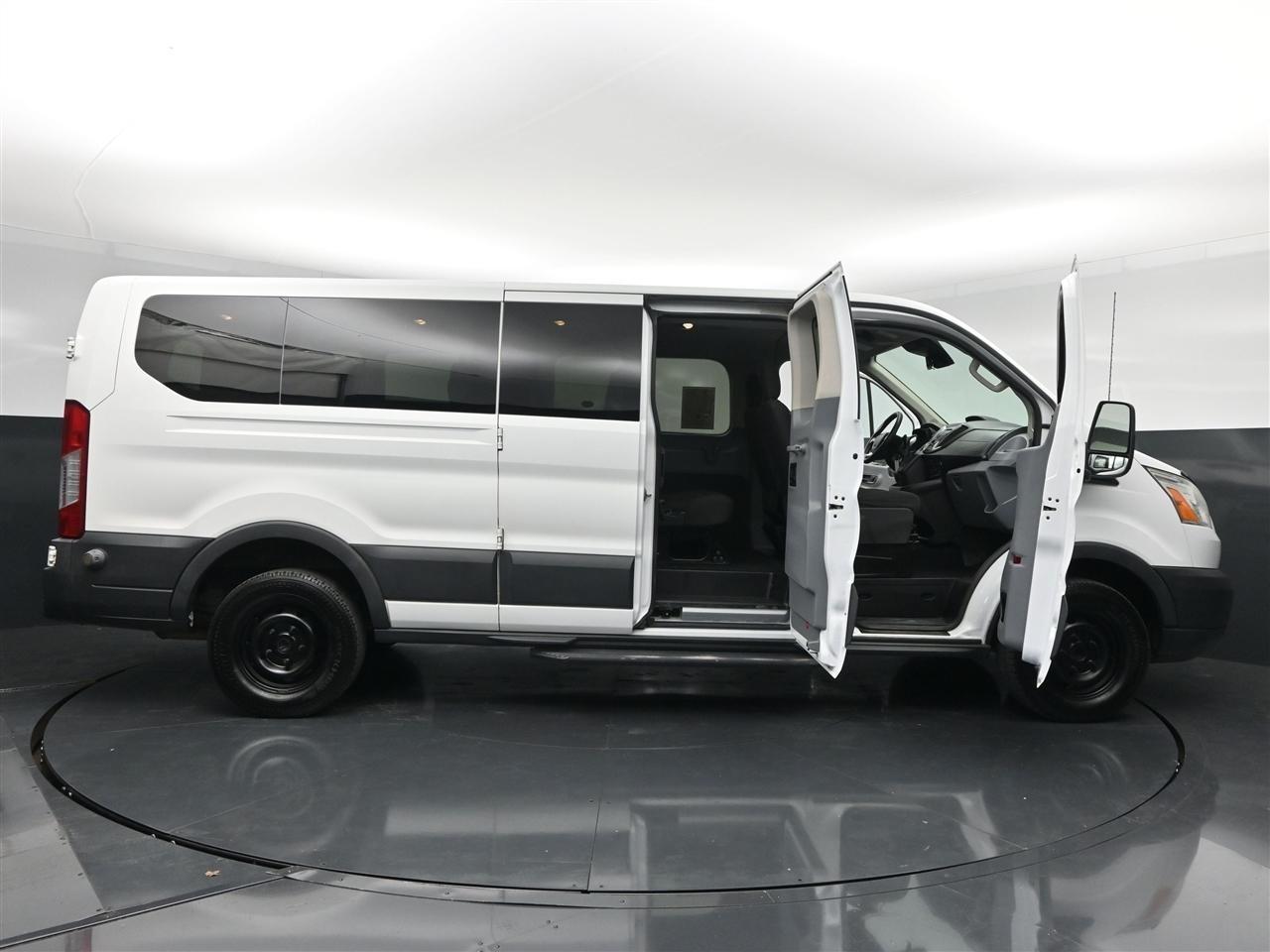 Ford Transit 350 Wagon Low Roof XLT 60/40 Pass. 148-in. WB 2015