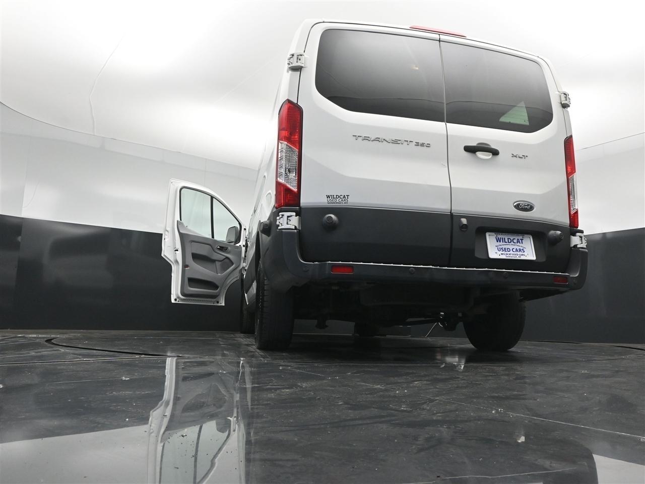 Ford Transit 350 Wagon Low Roof XLT 60/40 Pass. 148-in. WB 2015