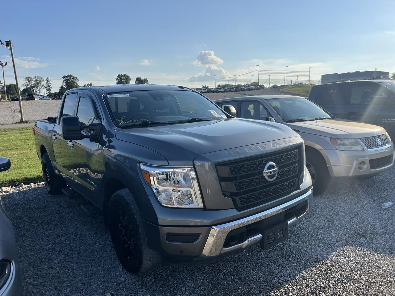 Nissan Titan SV Crew Cab 4WD 2021